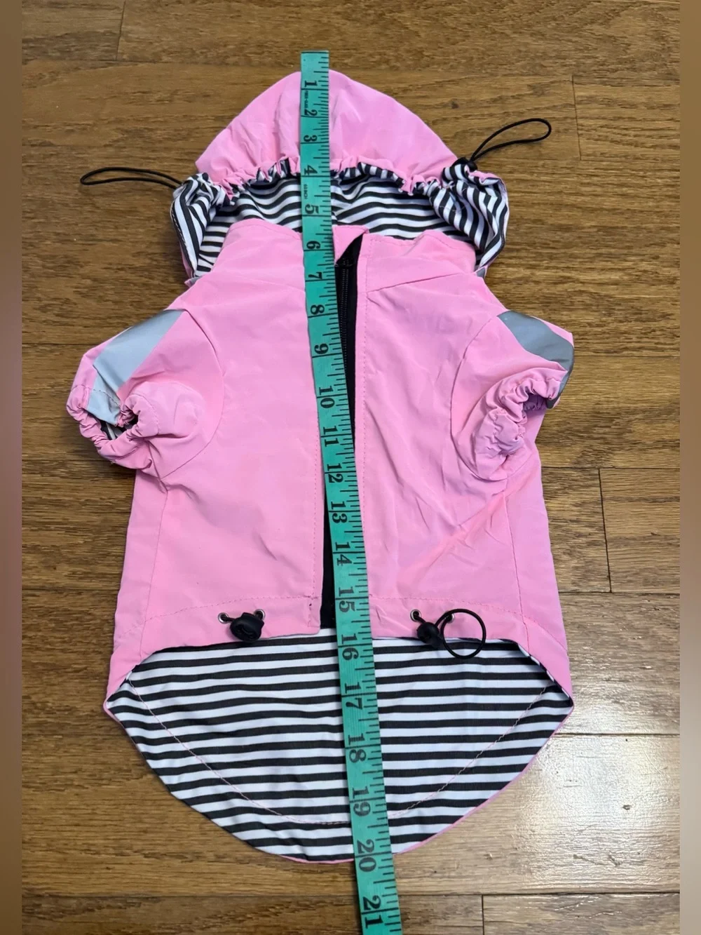 OKpangcho dog raincoat (pink, size M). Features a detachable hood, making it a v